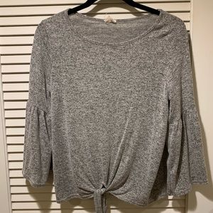marled gray top with trumpet sleeves!